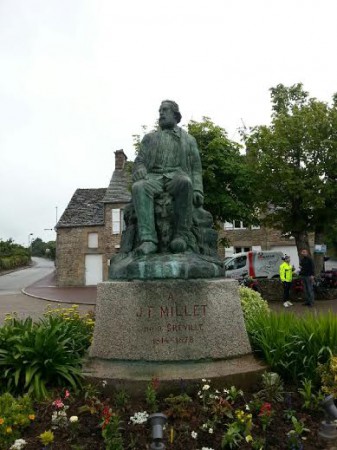 La statue de Jean-François Millet à Gréville.